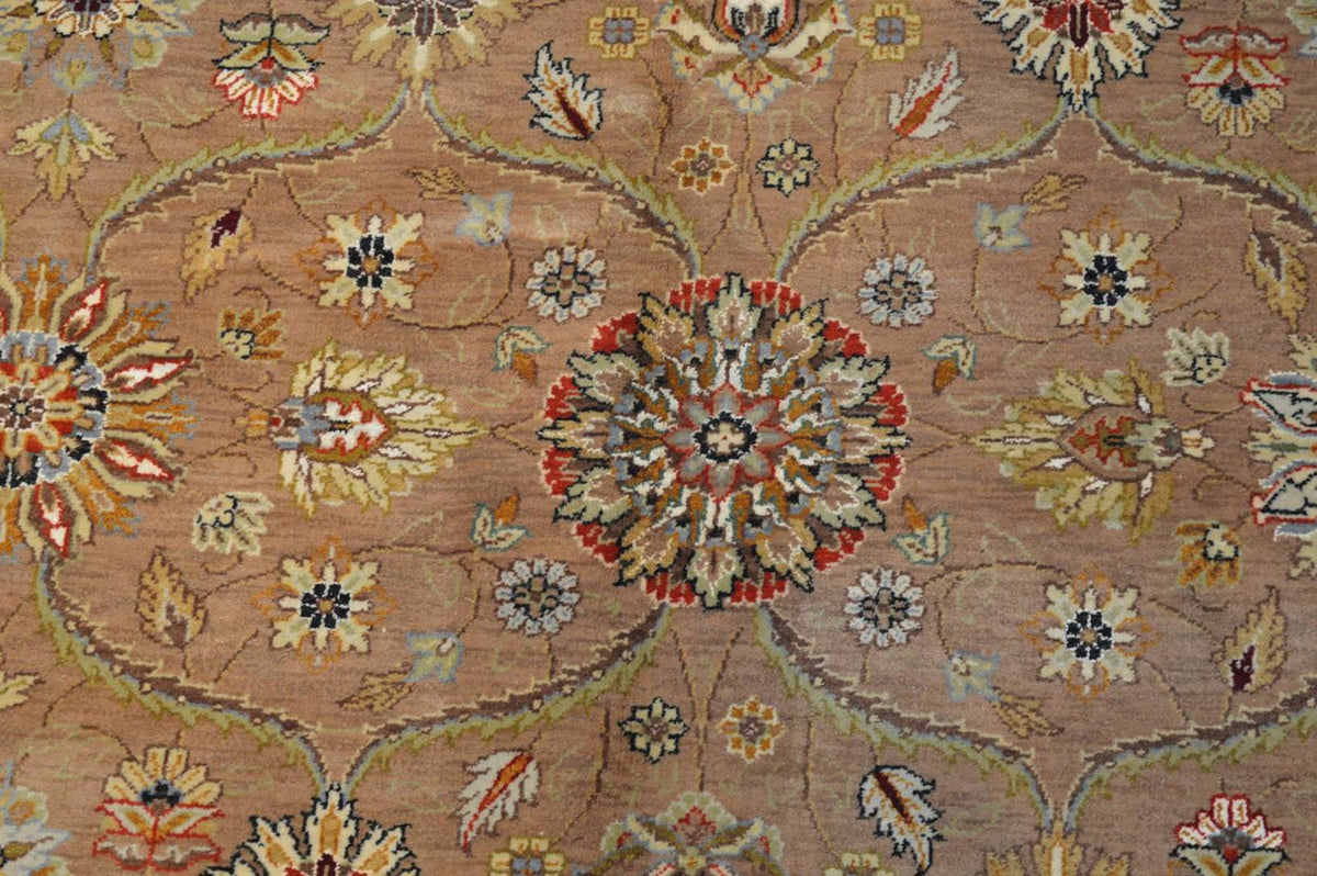 7' 8" x 9' 9" India Agra Rug image 8