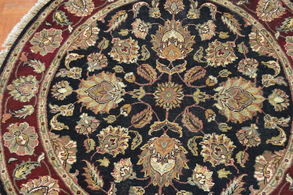 5' 3" x 5' 3" India Agra Round Rug image 6