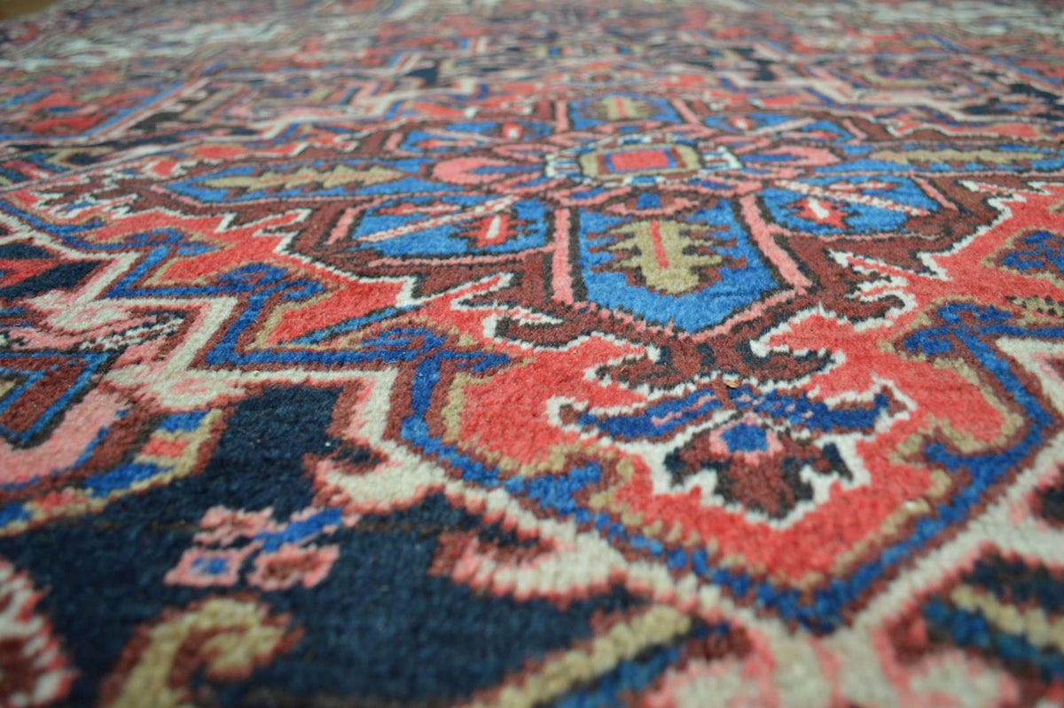 6' 6" x 9' 3" Persian Heriz Rug image 8