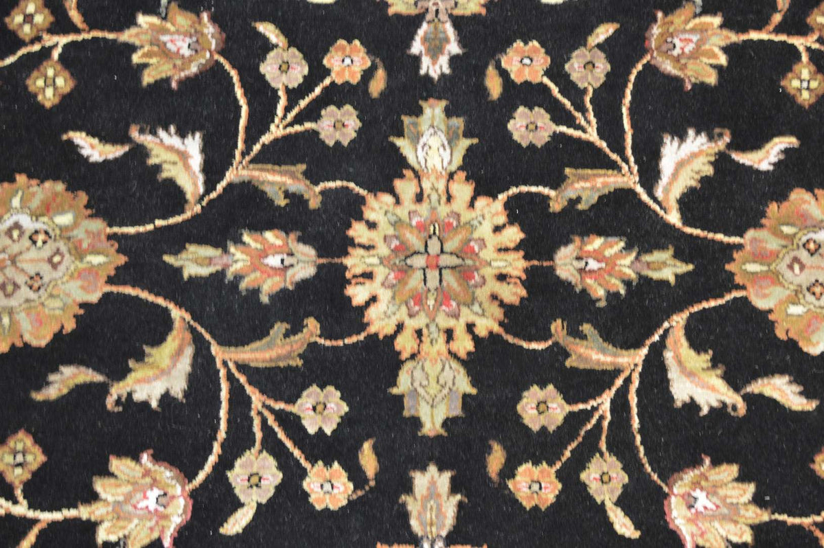 7' 8" x 7' 8" India Jaipur Round Rug image 3