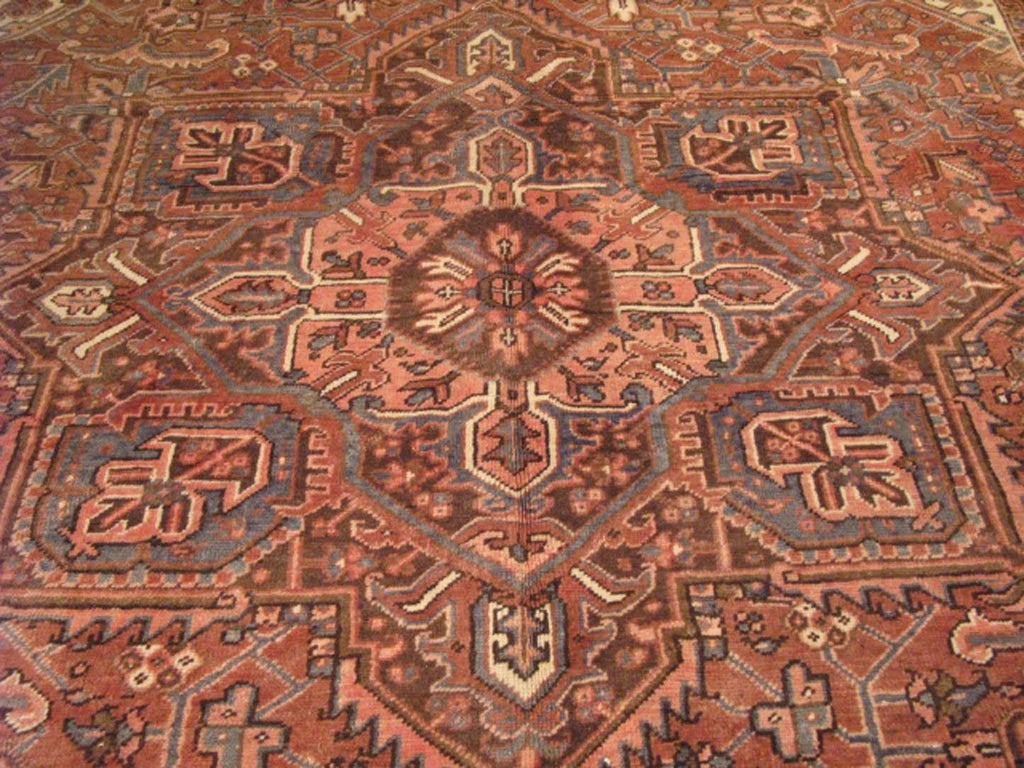 7' 9" x 11' 9" Persian Heriz Rug image 4