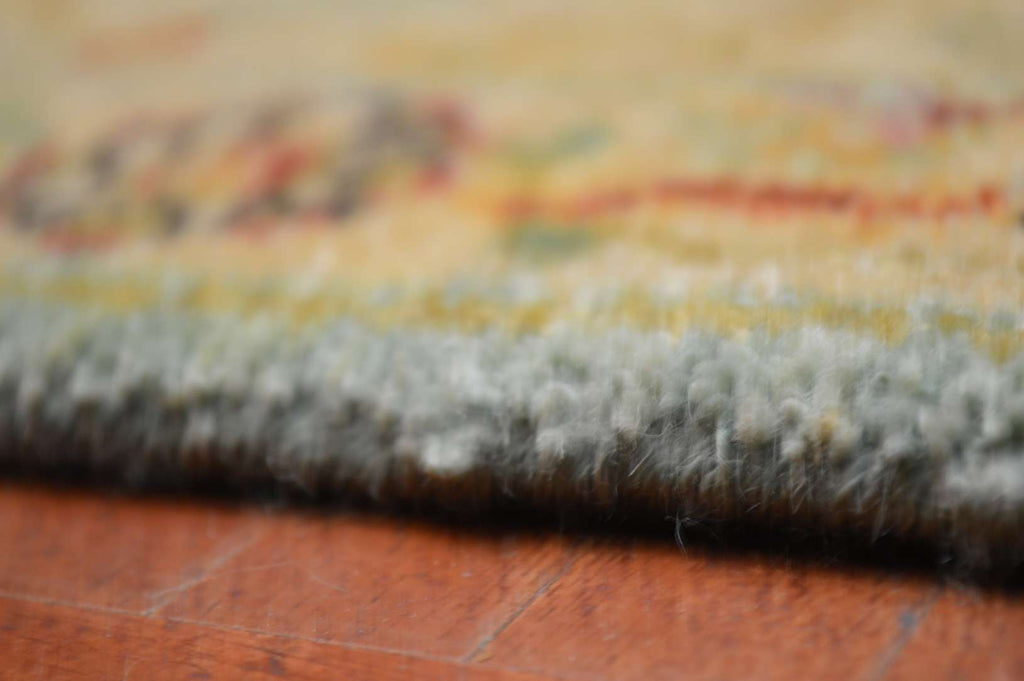 5' 9" x 9' 0" India Sultanabad Rug image 10