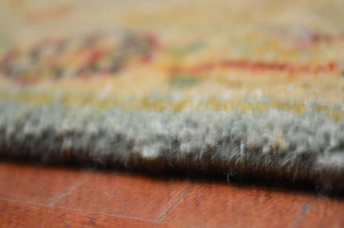 5' 9" x 9' 0" India Sultanabad Rug image 10
