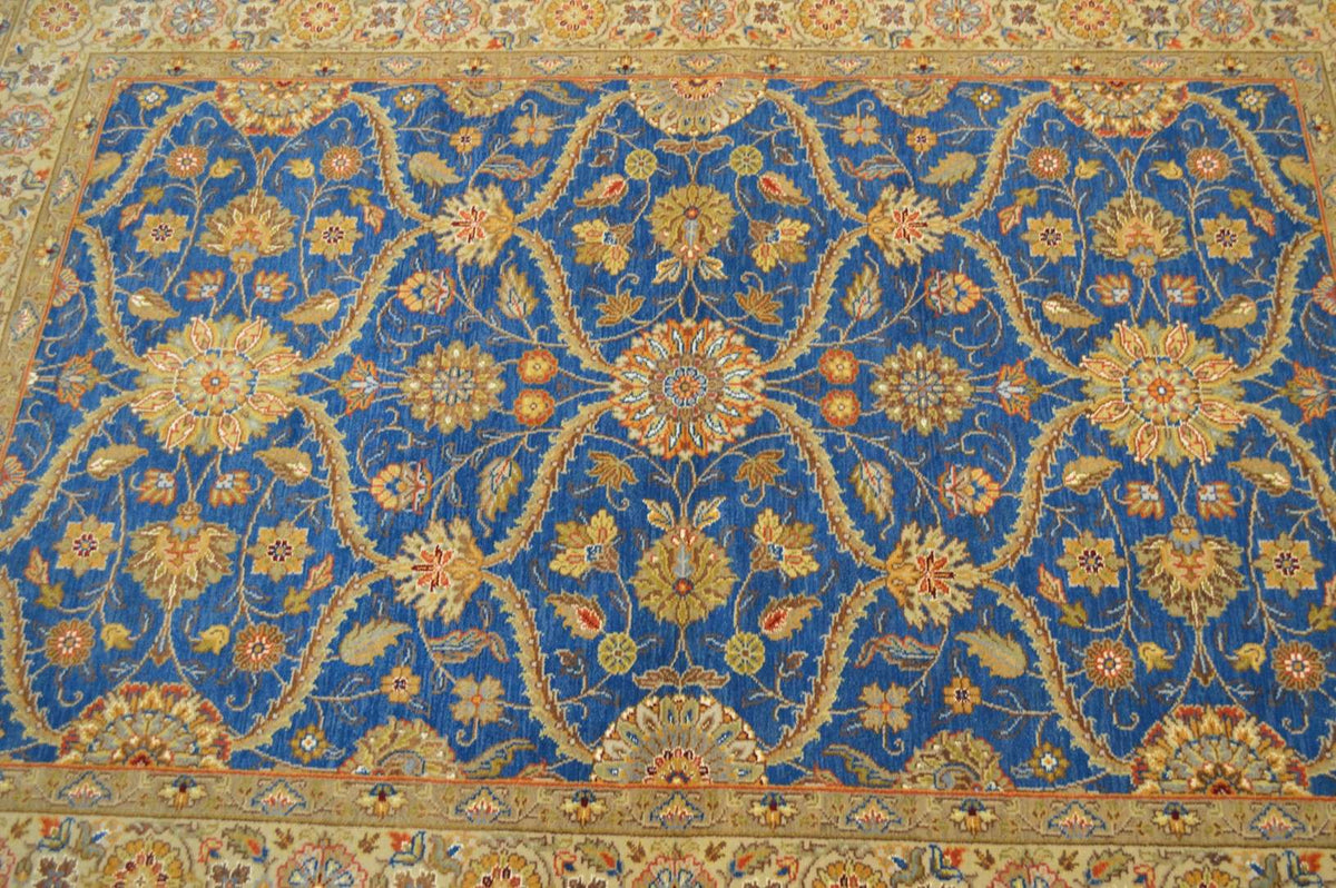 4' 2" x 4' 9" India Agra Rug image 9