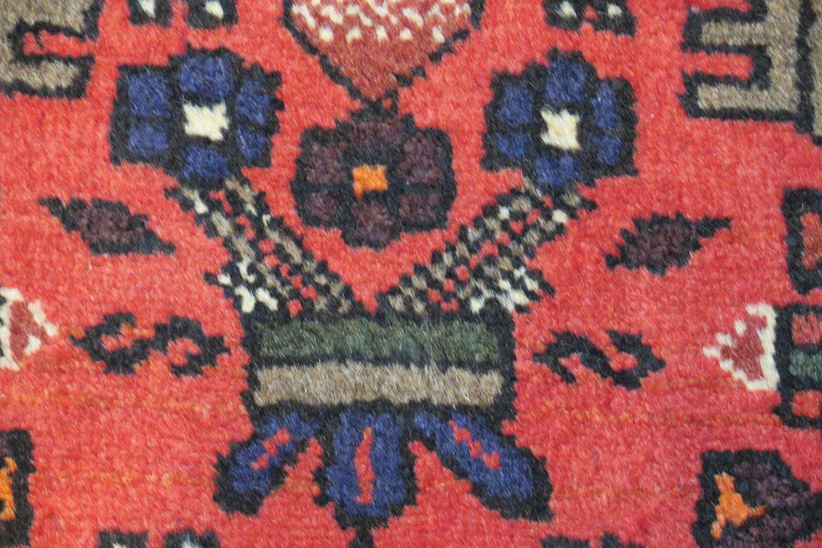 2' 5" x 4' 1" Persian Hamadan Rug image 2