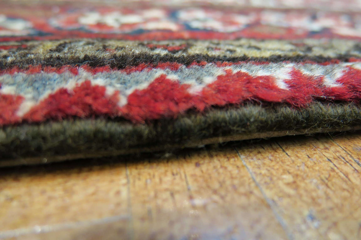 3' 5" x 4' 9" Persian Hosseinabad Rug image 5