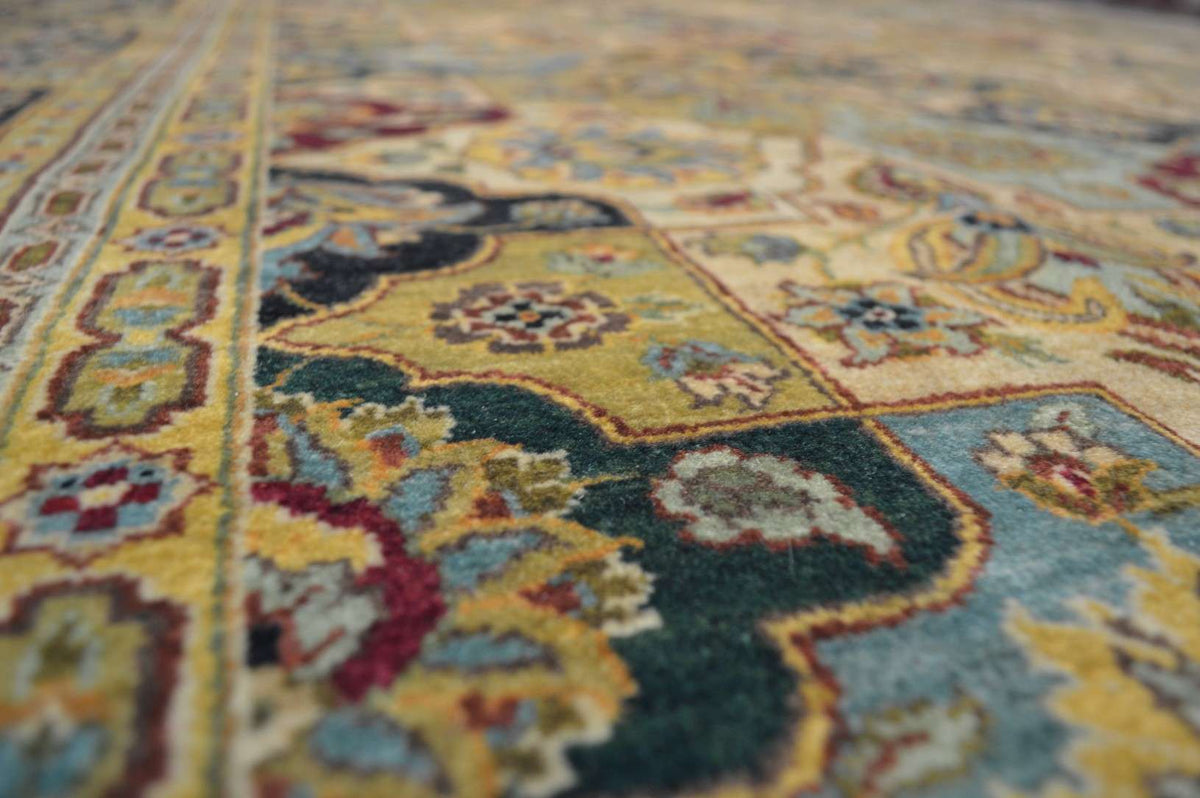 9' 0" x 11' 5" India Agra Rug image 6
