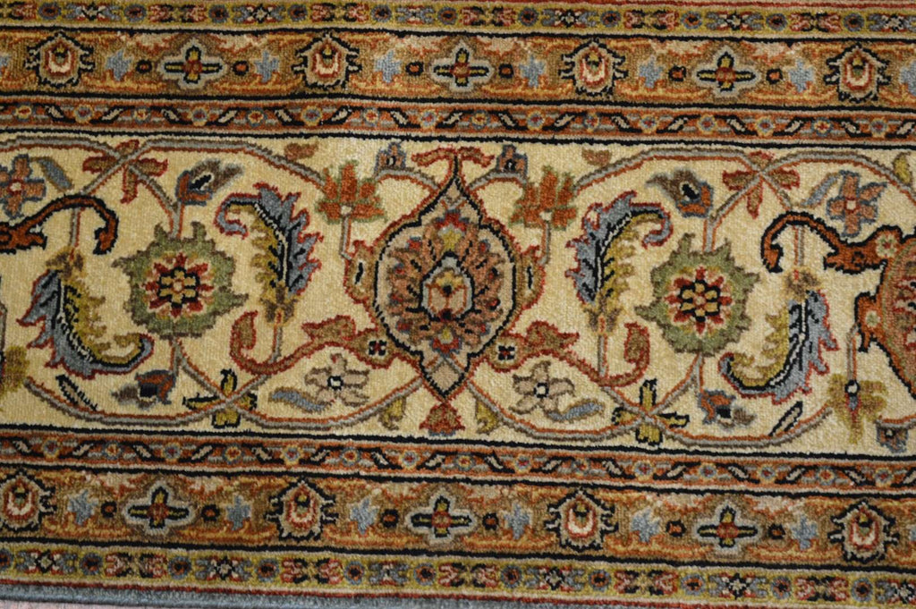 8' 2" x 10' 0" India Agra Rug image 6