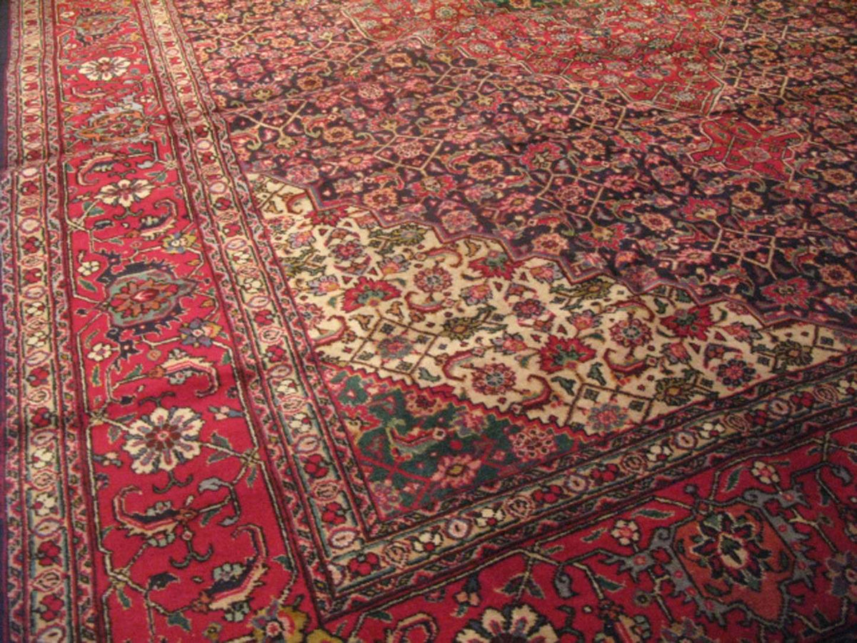 8' 4" x 10' 8" Persian Tabriz Rug image 10