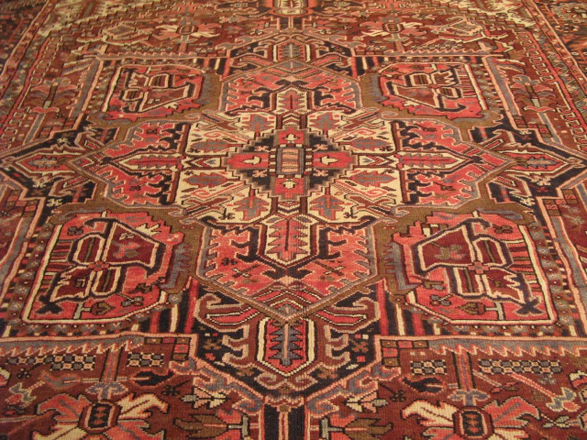 8' 9" x 11' 6" Persian Heriz Rug image 4