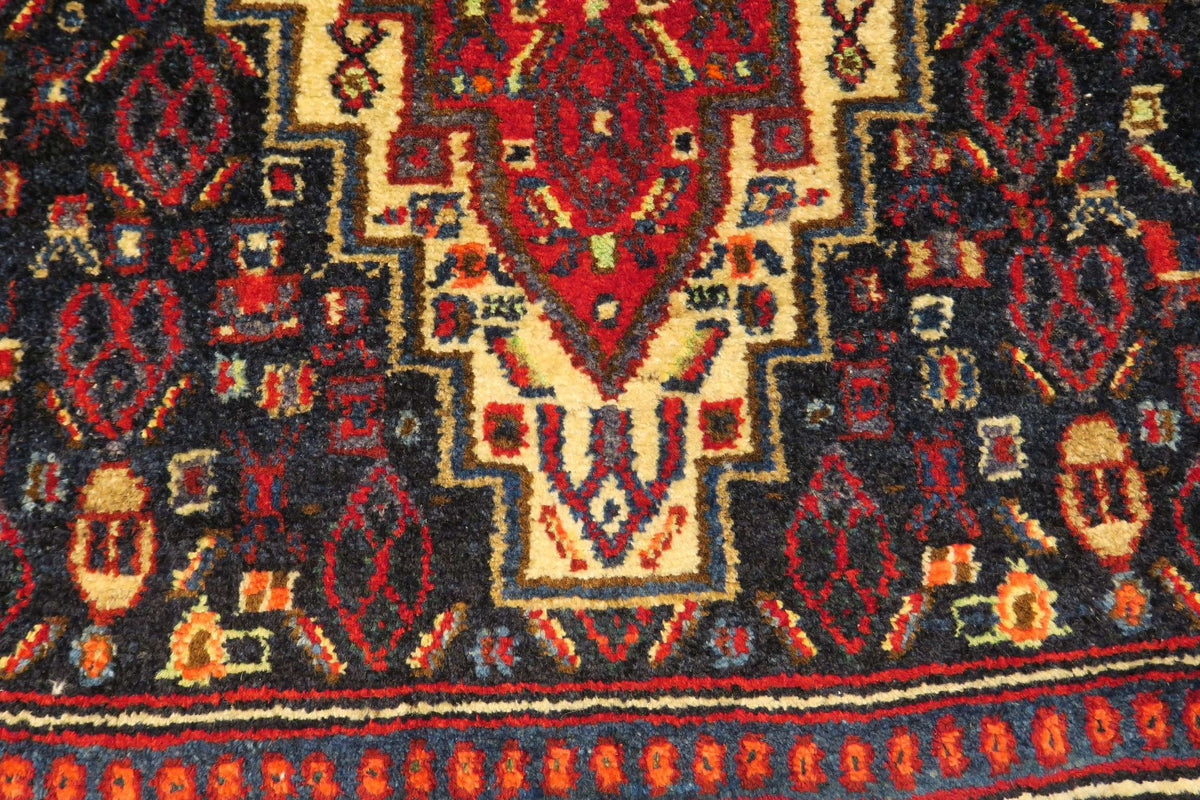 2' 2" x 3' 2" Persian Sanandaj Rug image 8