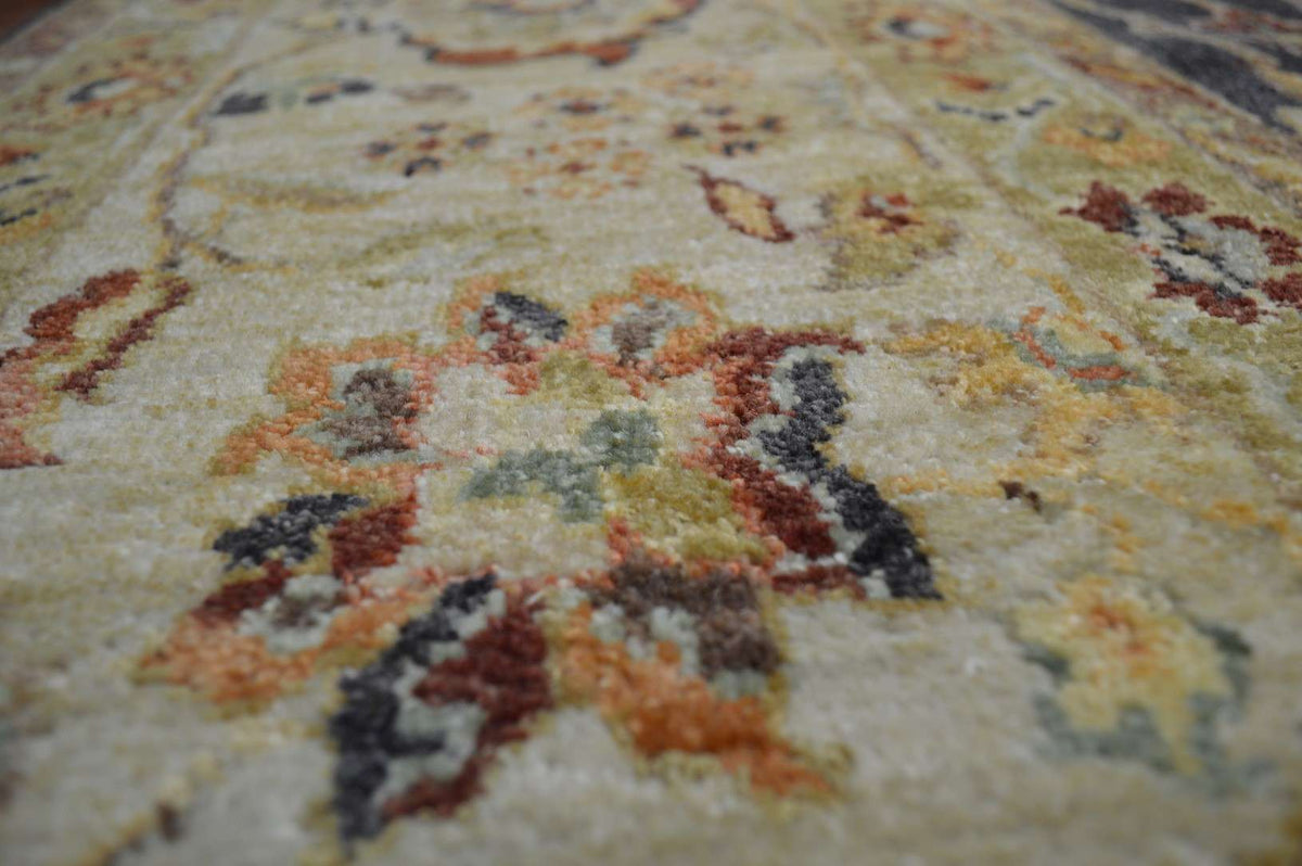7' 9" x 10' 3" India Sultanabad Rug image 9