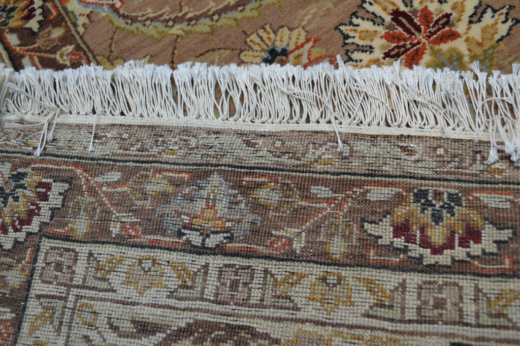 7' 9" x 9' 8" India Agra Rug image 8