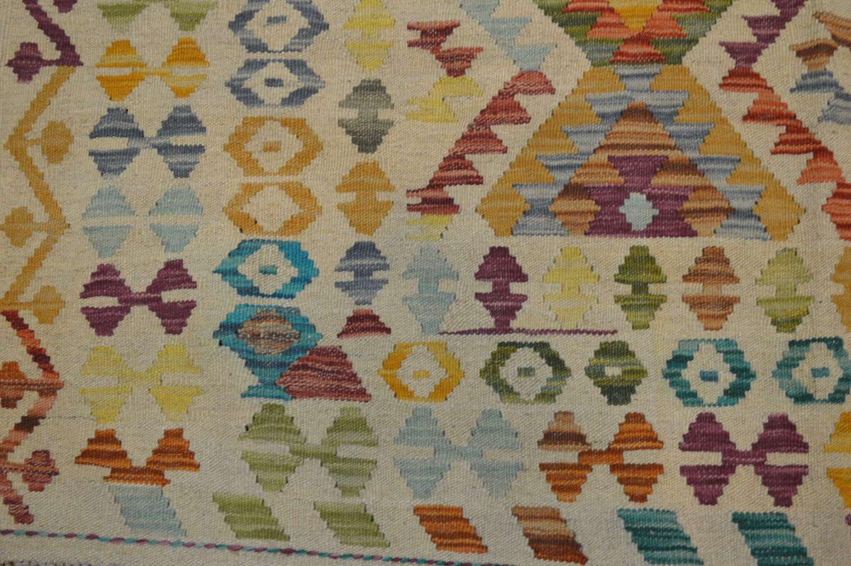 5' 1" x 6' 7" India Kilim Rug image 7