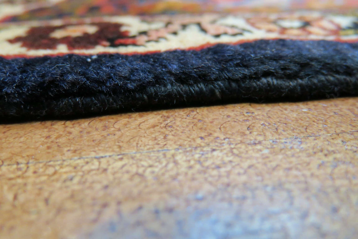 6' 6" x 10' 1" Persian Hamadan Rug image 10