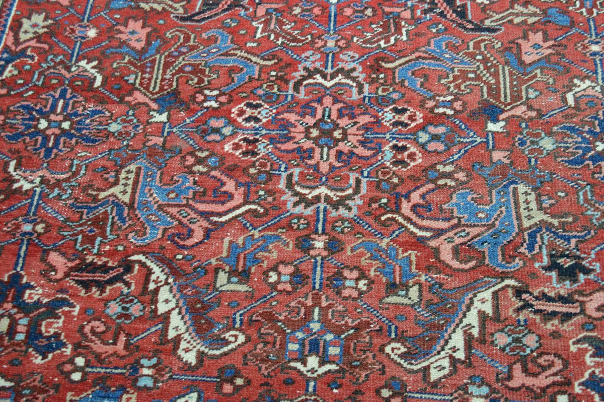 7' 8" x 9' 8" Persian Heriz Rug image 7