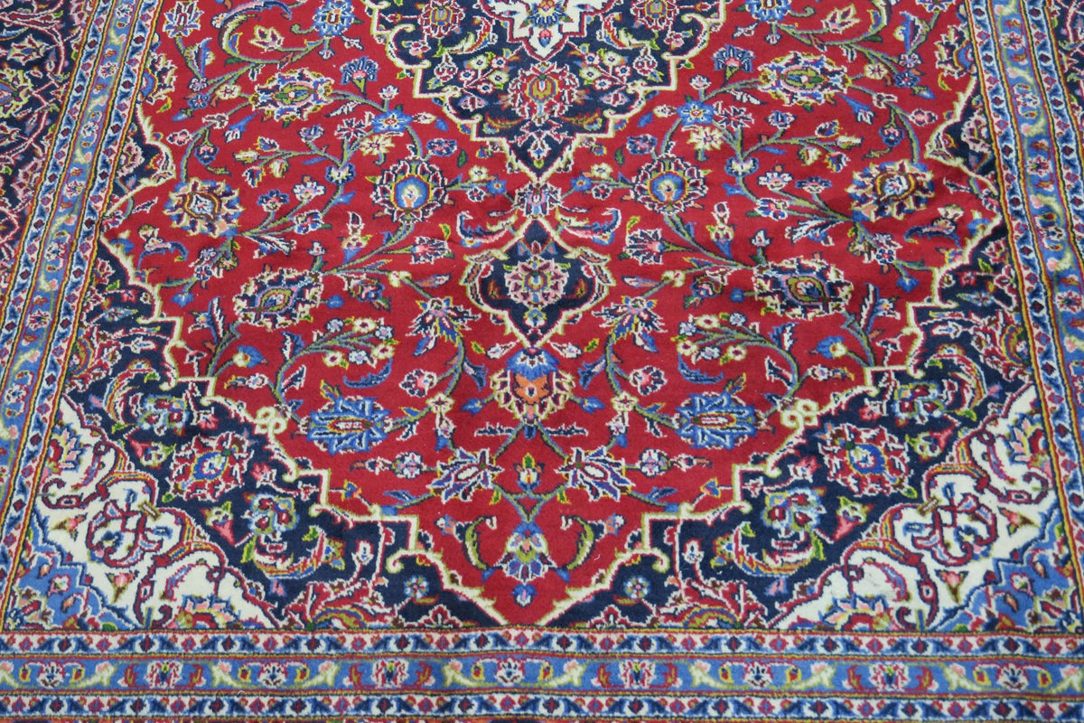 6' 5" x 9' 5" Persian Kashan Rug image 6