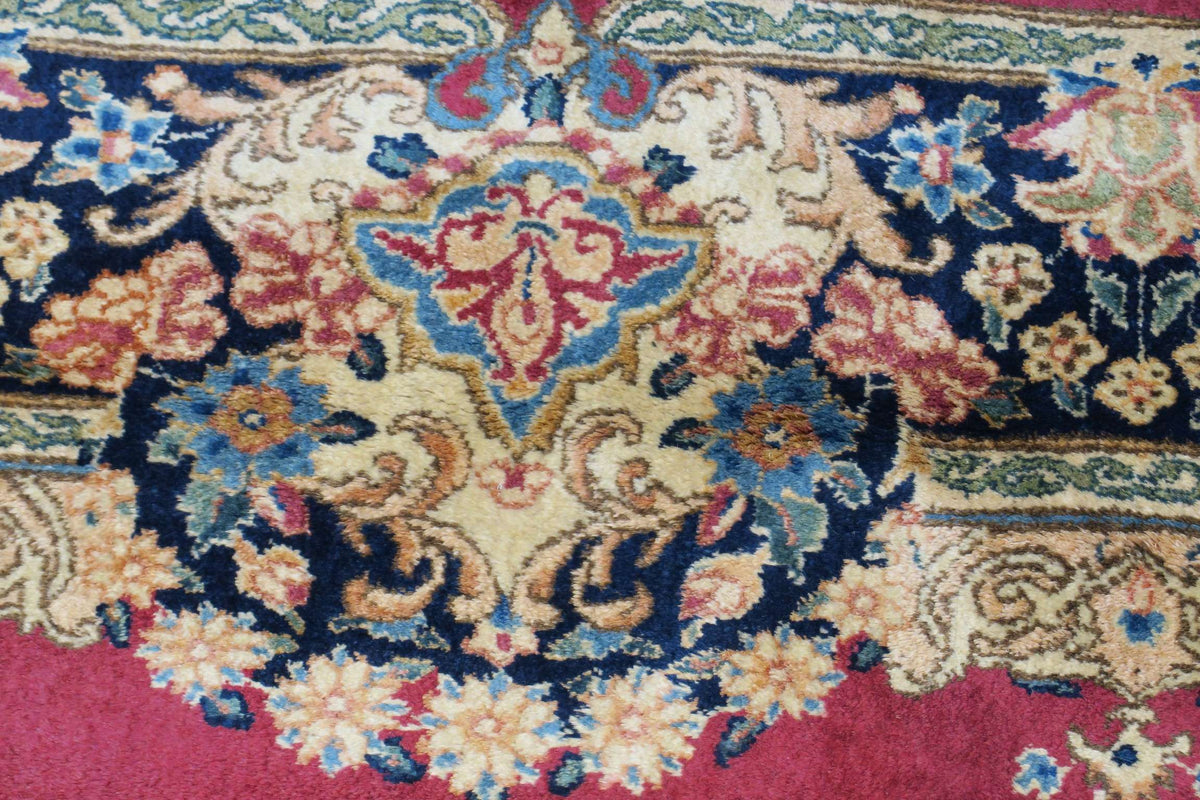 4'6'' x 7'5'' Persian Kerman Rug image 5