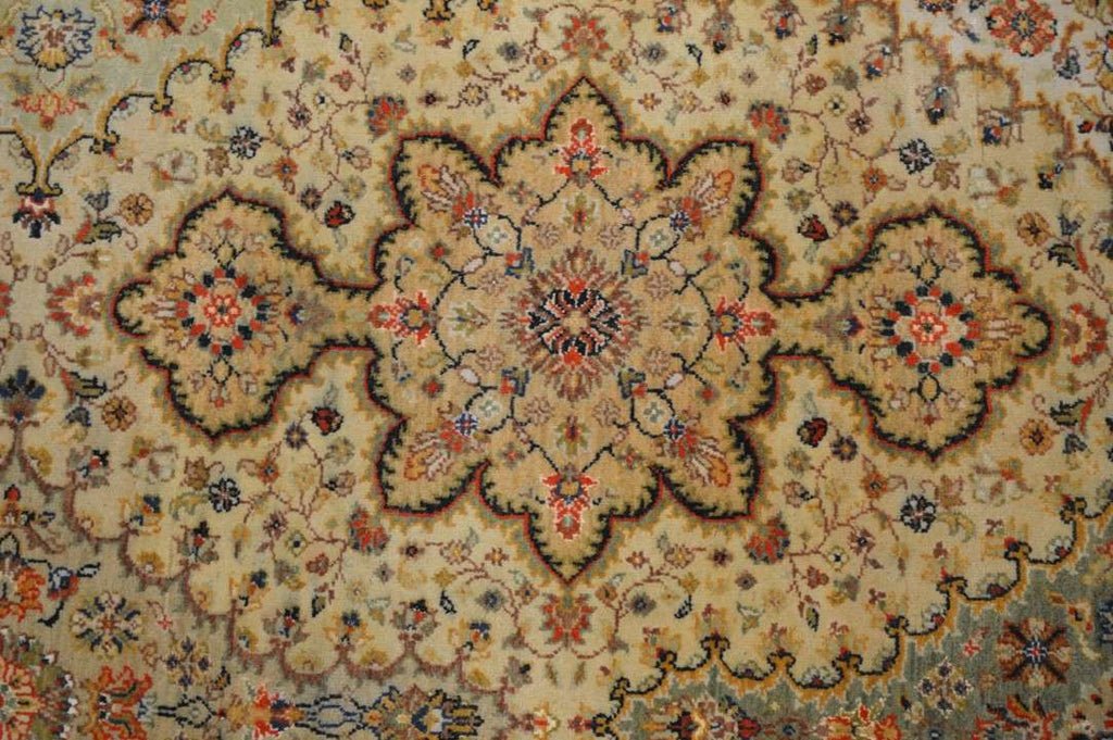 8' 9" x 11' 8" India Agra Rug image 4