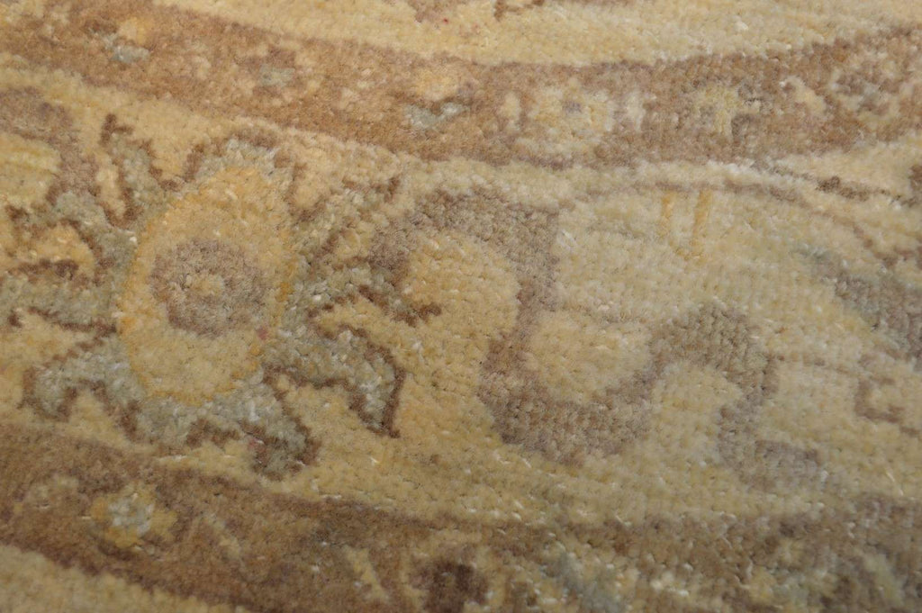 4' 3" x 4' 3" Pakistan Peshawar Round Rug image 4