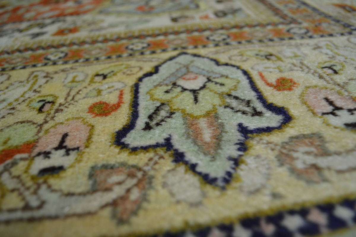 4' 8" x 6' 4" Persian Tabriz Rug image 9