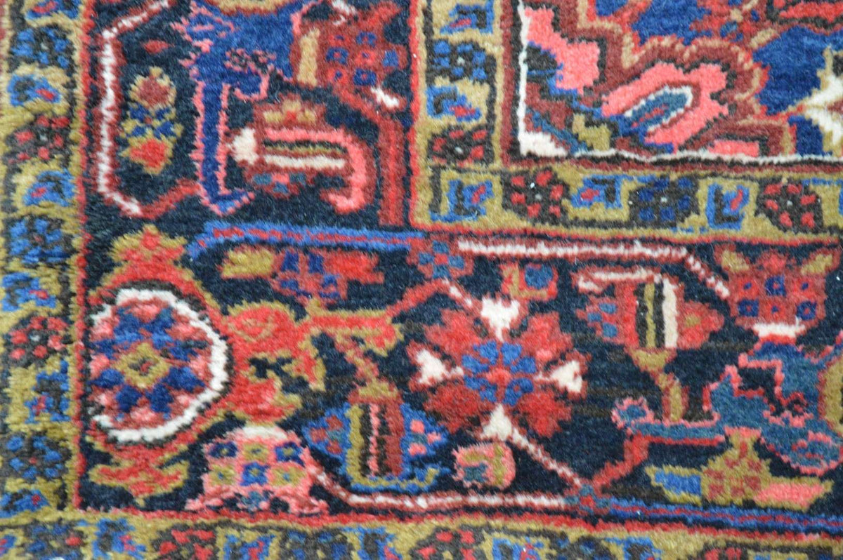 6' 6" x 9' 3" Persian Heriz Rug image 10