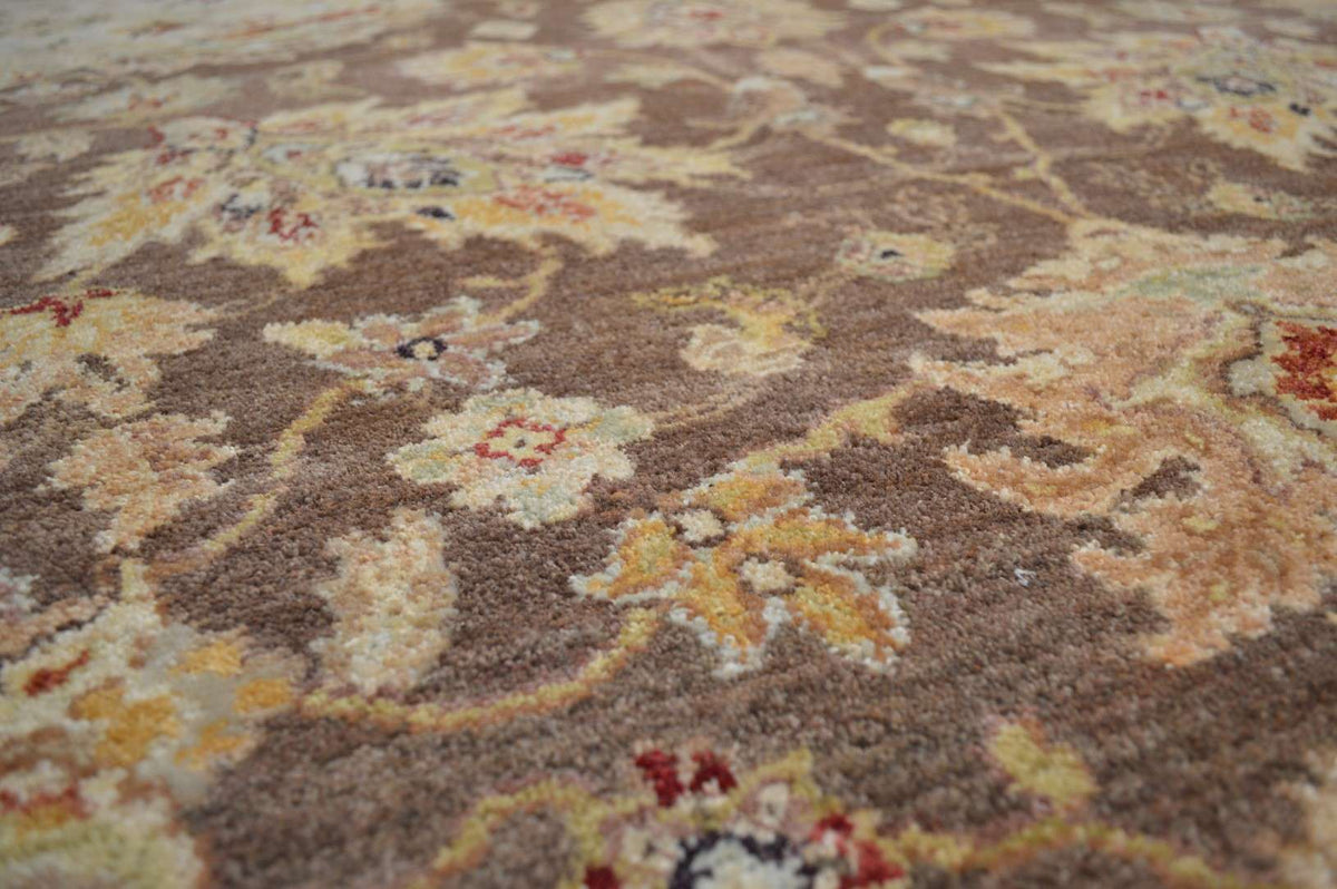 7' 9" x 8' 0" India Sultanabad Round Rug image 7