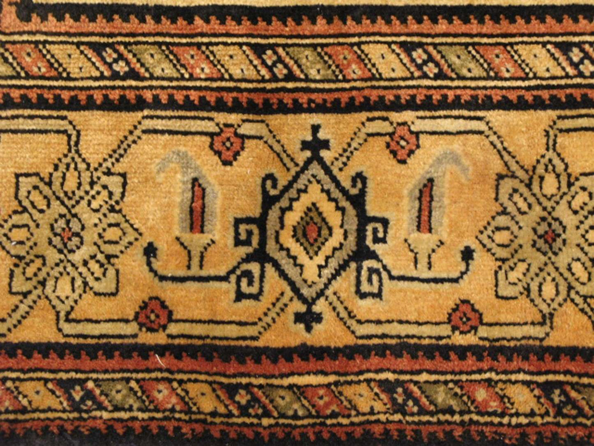 6' 8" x 9' 9" Persian Ardabil Rug image 3
