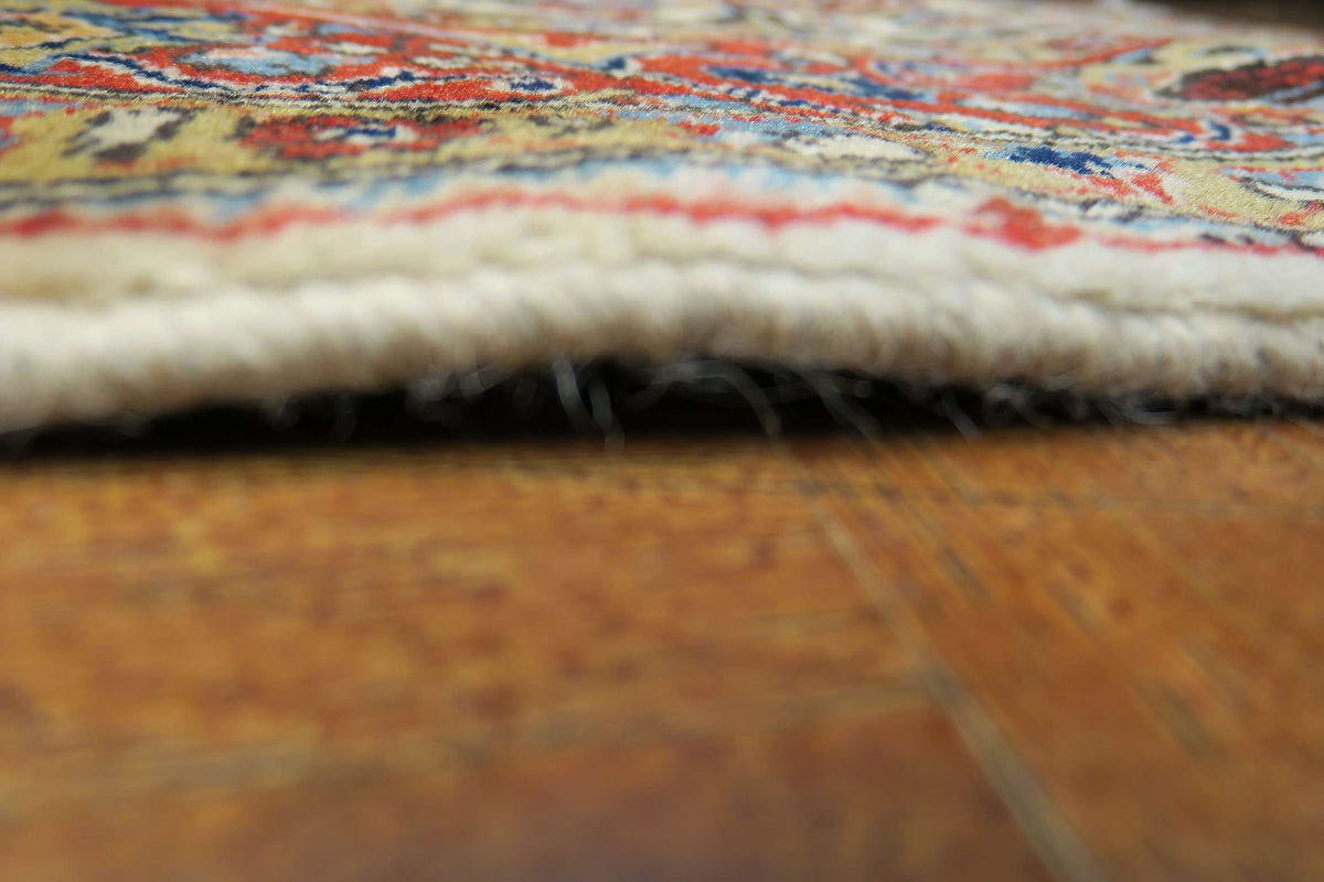 3' 4" x 5' 4" Persian Sarouk Rug image 5