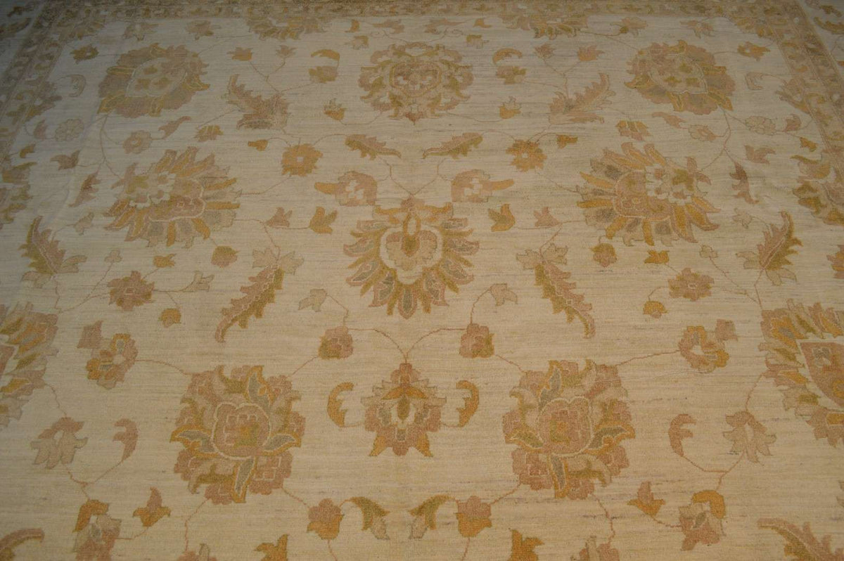 12' 0" x 17' 6" Pakistan Peshawar Rug image 3