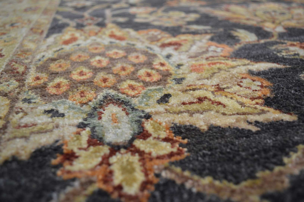 7' 9" x 10' 3" India Sultanabad Rug image 5