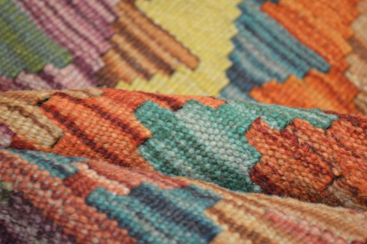 5' 3" x 6' 4" India Kilim Rug image 10