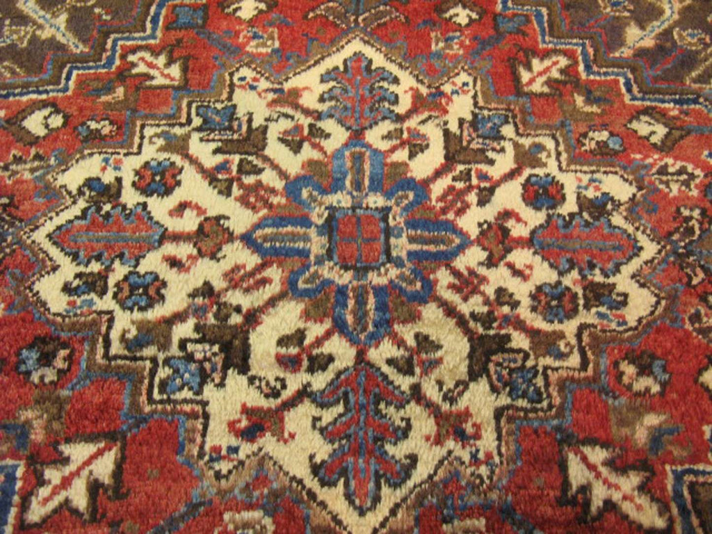 7' 9" x 10' 9" Persian Heriz Rug image 4