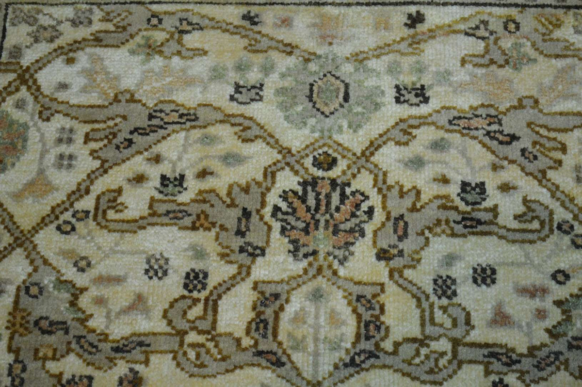 3' 9" x 6' 0" India Agra Rug image 6