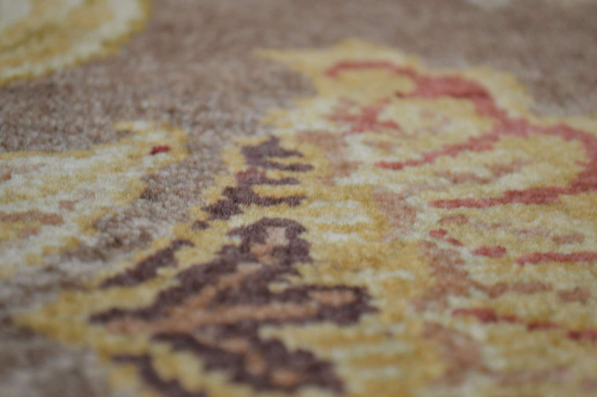 8' 2" x 10' 0" India Sultanabad Rug image 4