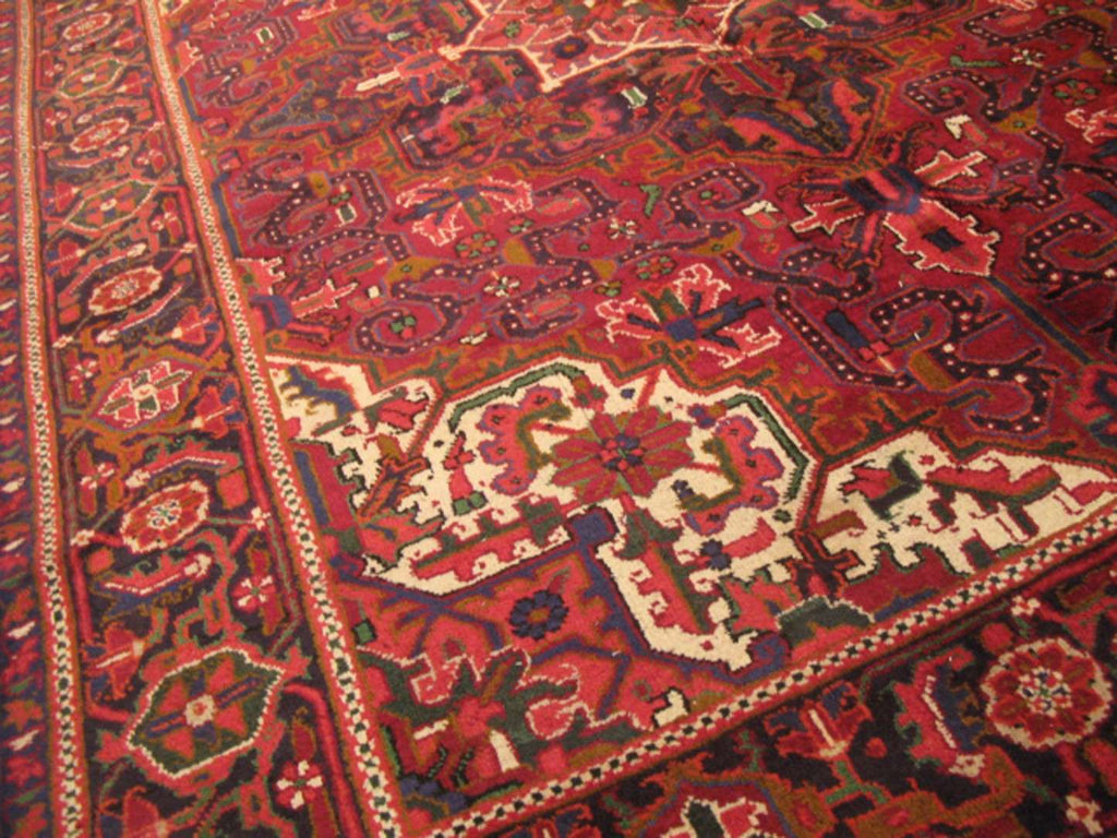 7' 0" x 9' 8" Persian Heriz Rug image 5