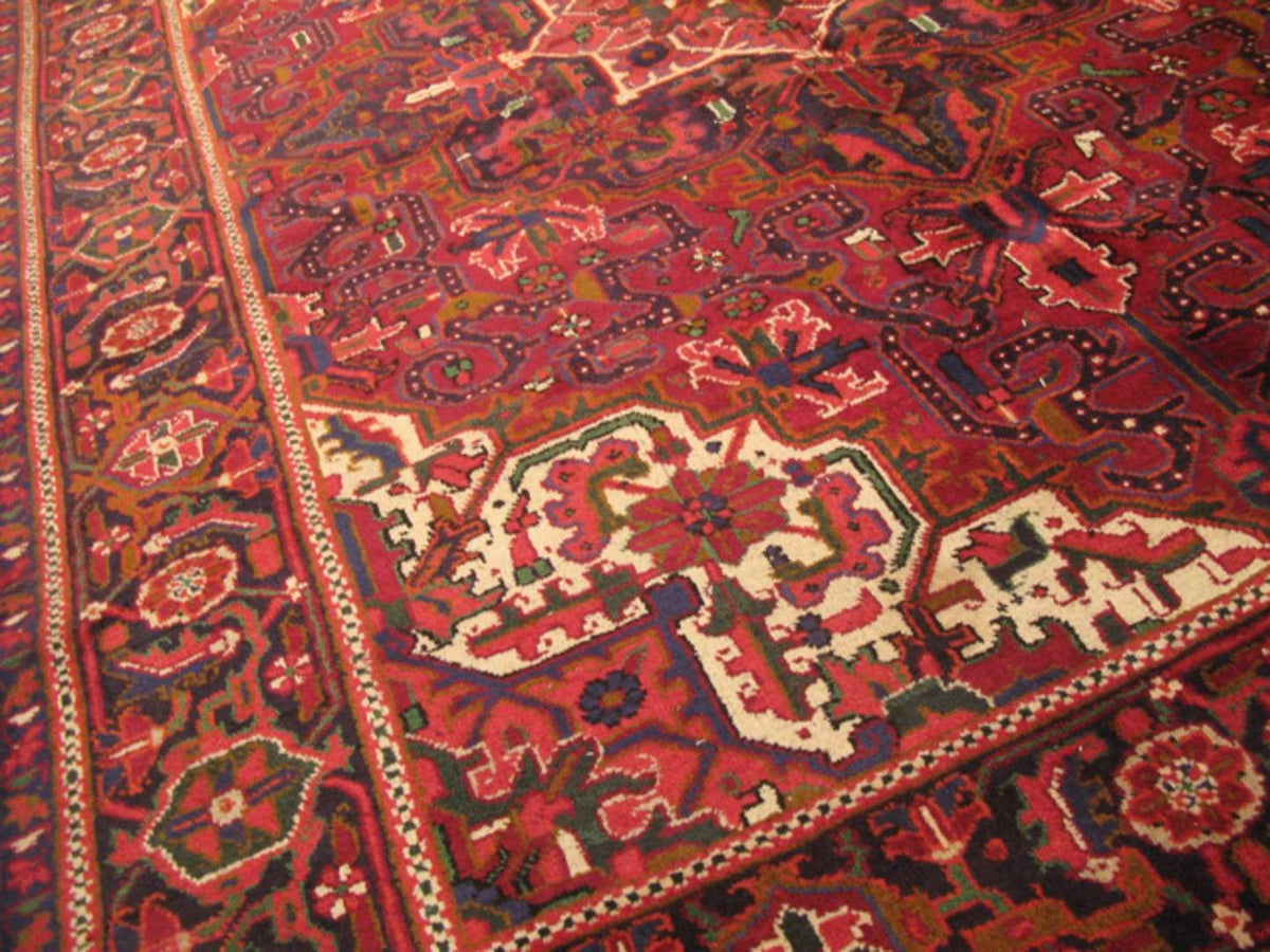 7' 0" x 9' 8" Persian Heriz Rug image 5