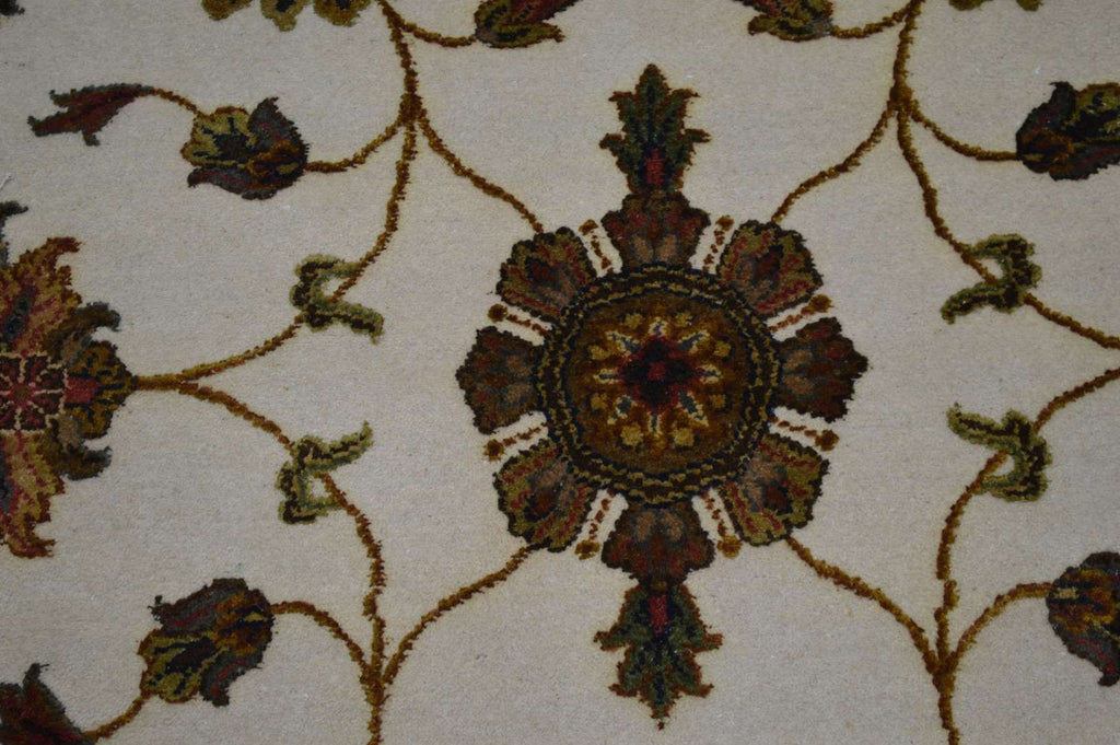 8' 4" x 8' 4" India Tabriz Round Rug image 4