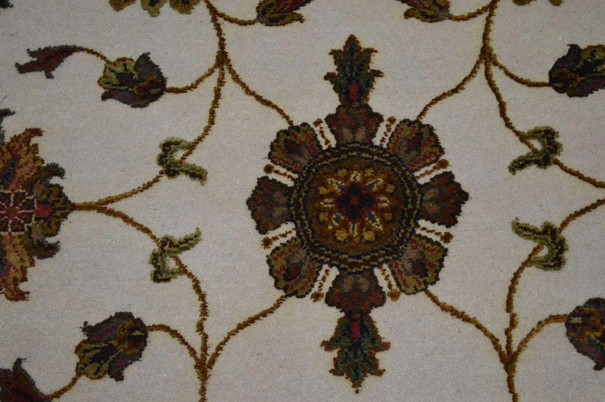 8' 4" x 8' 4" India Tabriz Round Rug image 4