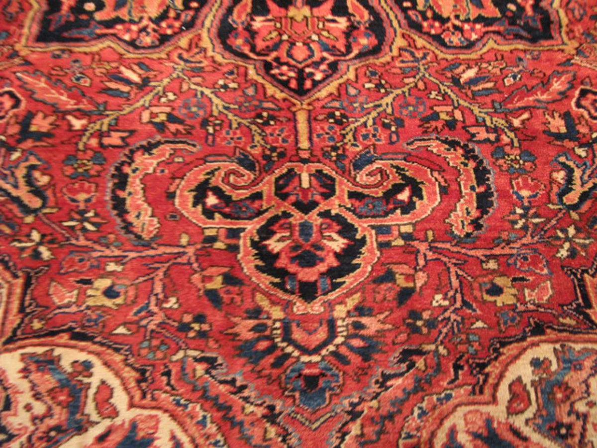 8' 2" x 11' 8" Persian Heriz Rug image 6