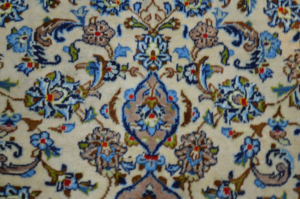 4' 8" x 8' 3" Persian Kashan Rug image 7