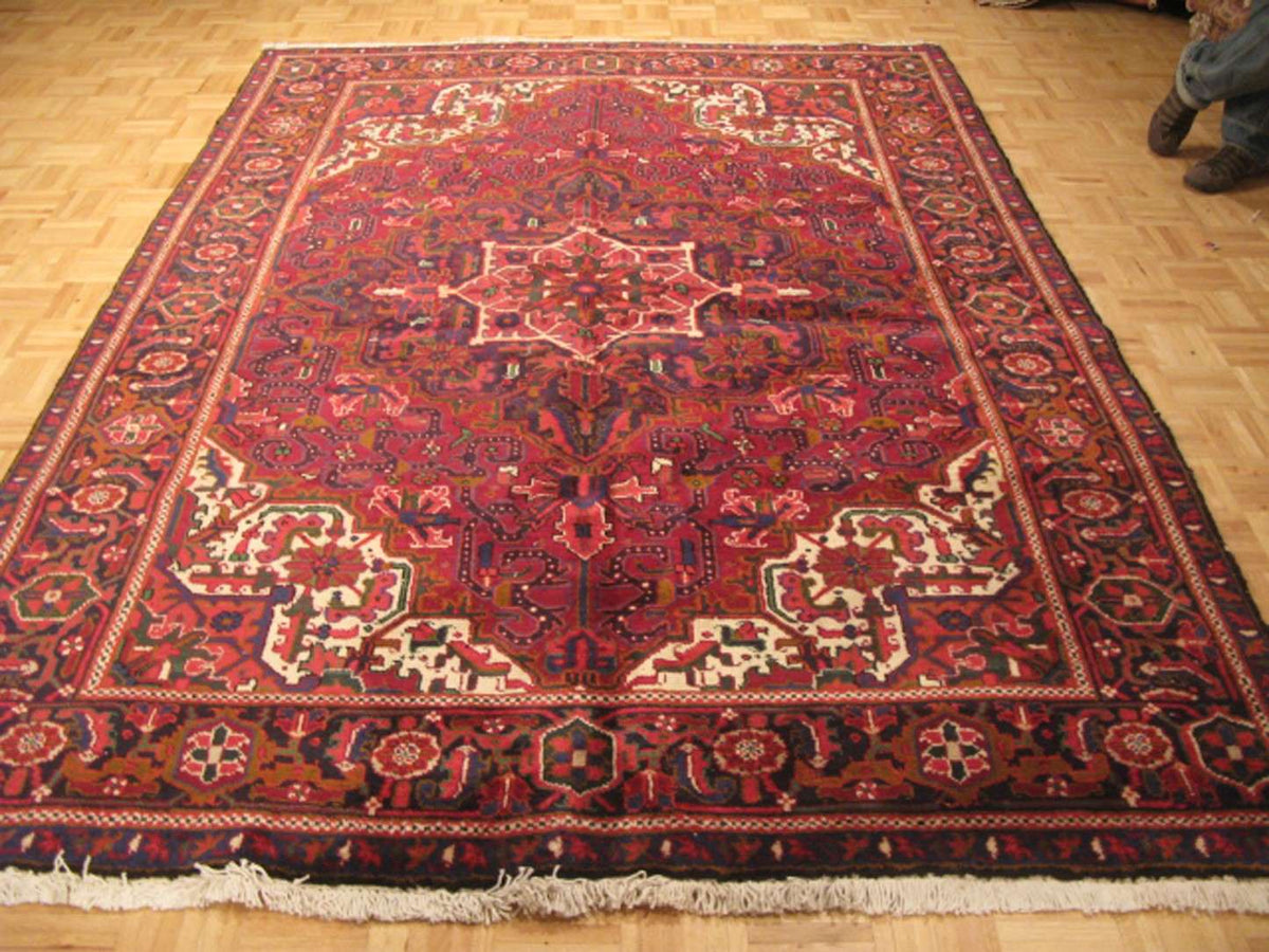 7' 0" x 9' 8" Persian Heriz Rug image 1