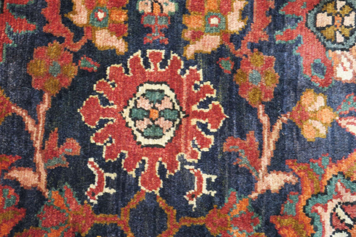 7' 5" x 10' 5" Persian Hamadan Rug image 9