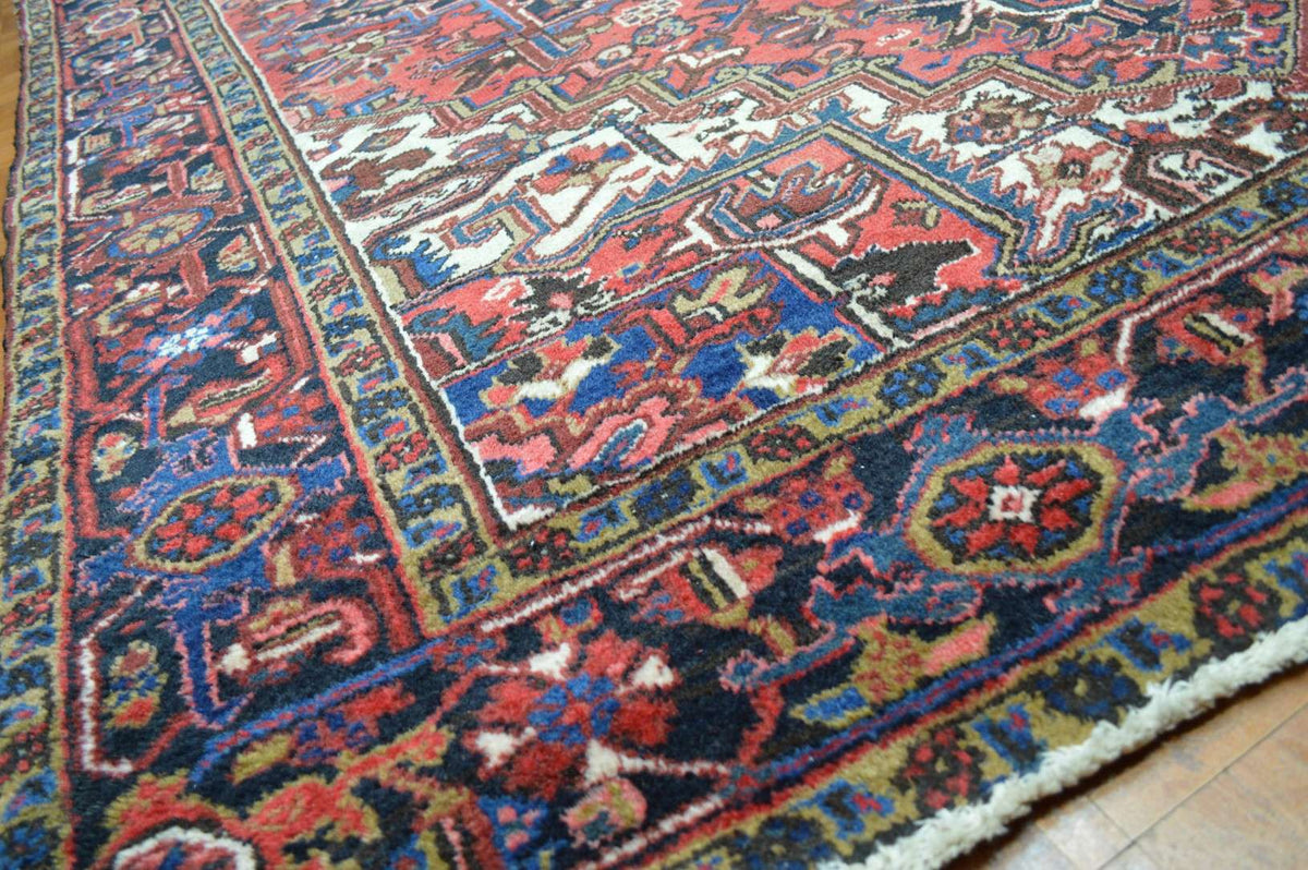 6' 6" x 9' 3" Persian Heriz Rug image 3