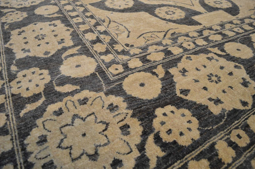 9' 10" x 13' 10" Pakistan Peshawar Rug image 3