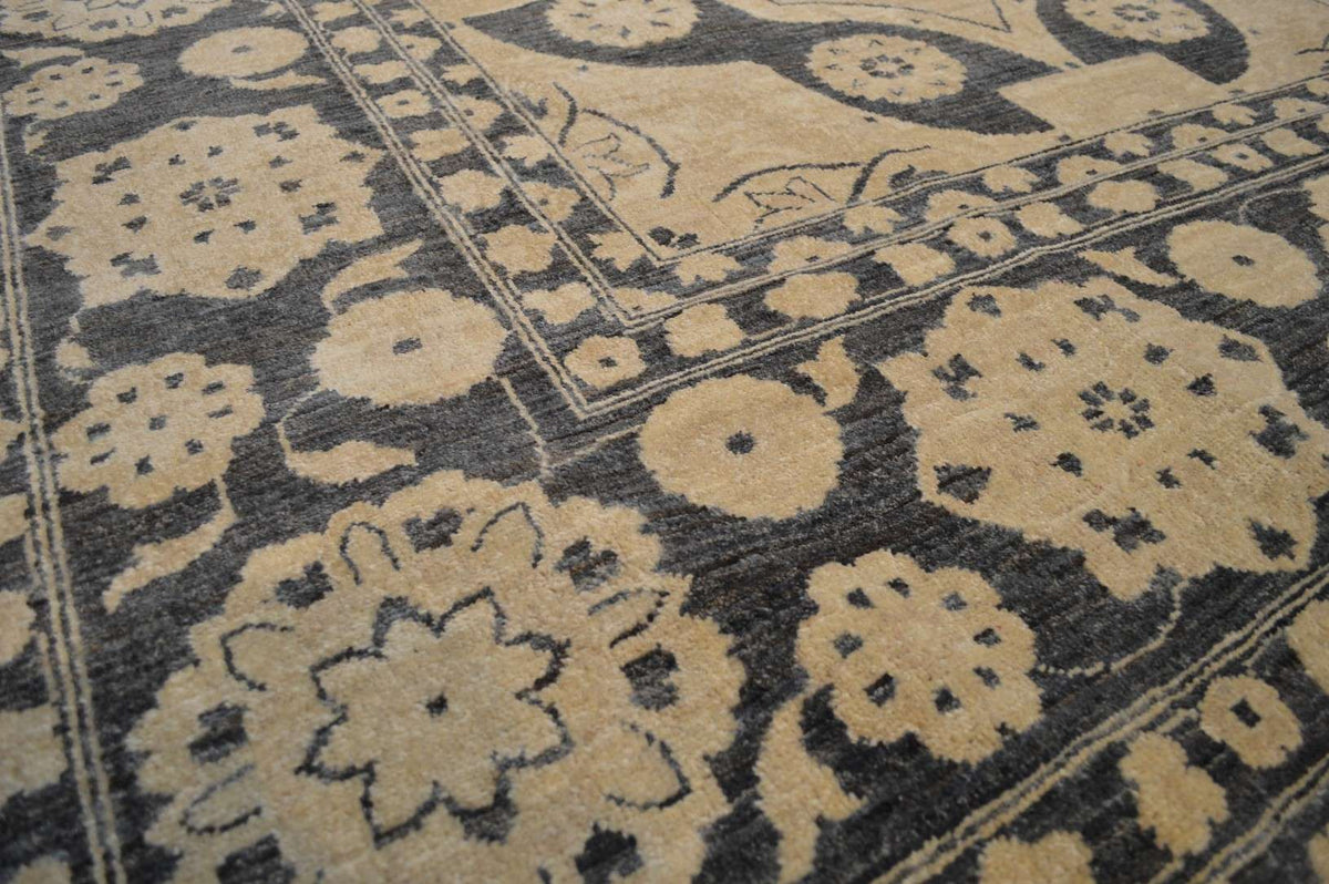 9' 10" x 13' 10" Pakistan Peshawar Rug image 3