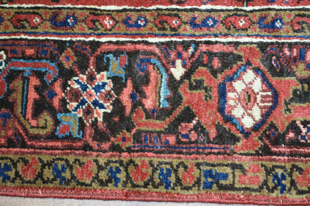 7' 8" x 10' 6" Persian Heriz Rug image 10