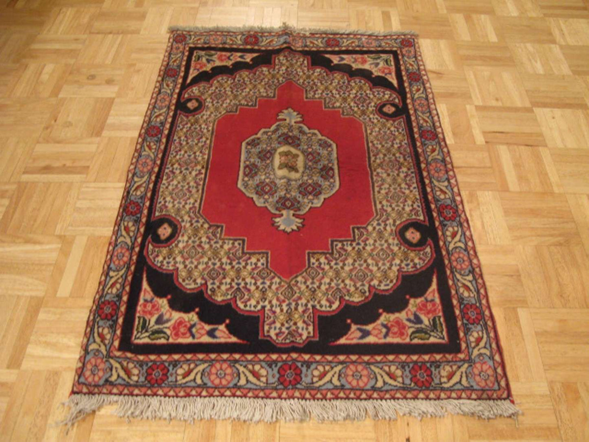 2' 5" x 3' 8" Persian Bijar Rug image 1