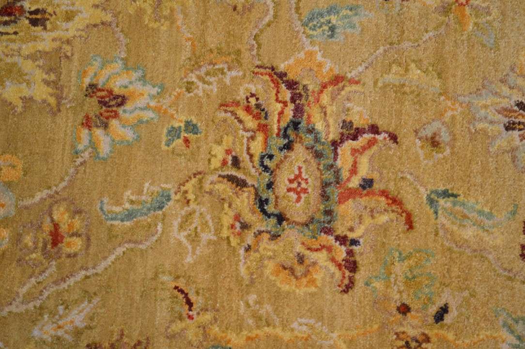 7' 8" x 8' 3" India Sultanabad Square Rug image 8