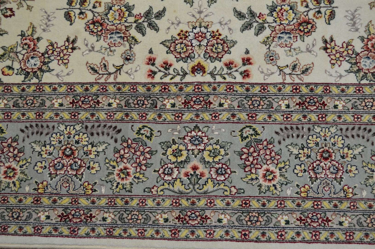 7' 8" x 10' 5" India Tabriz Rug image 5